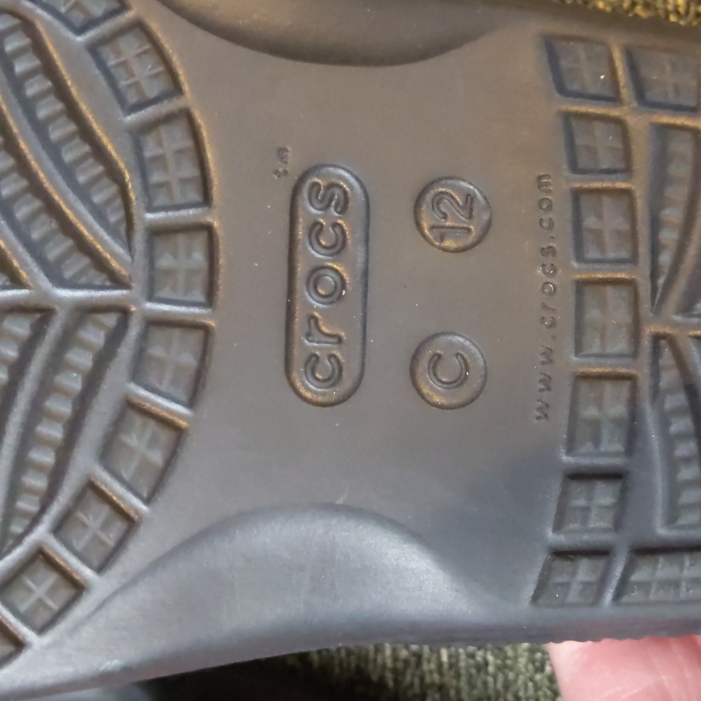 CROCS Tie-Dye Graphic Slides Child Size 12 - Picture 7 of 9